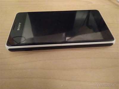 Foto 5 Cellulare smartphone Sony Xperia E1 bianco e nero, modello D2005