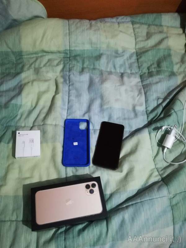 Foto 4Iphone 11 pro max 64 giga oro piu accessori, mai usato