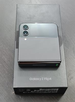 Samsung Galaxy Z Flip4 8/256, color grafite, prezzo leggermente trattabile - Foto 3