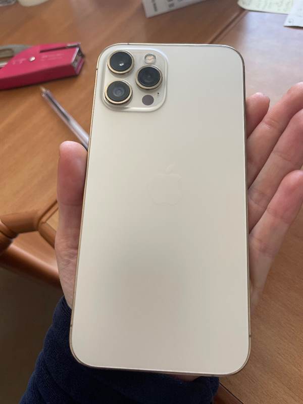 Foto 3I Phone 12 pro max 256 gb buone condizioni, colore Gold