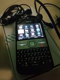 Nokia E5 con accessori