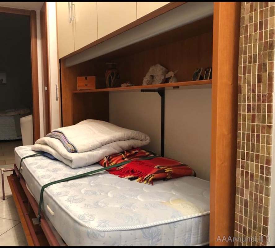 Armadio a 5 ante con letto estraibile, come nuovo