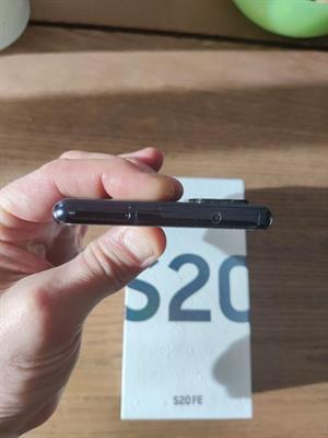 Samsung Galaxy s20 FE colore blu