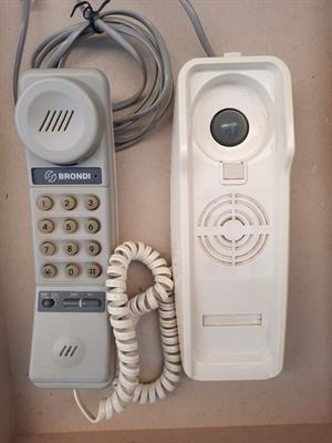 Due telefoni - Anteprima 2