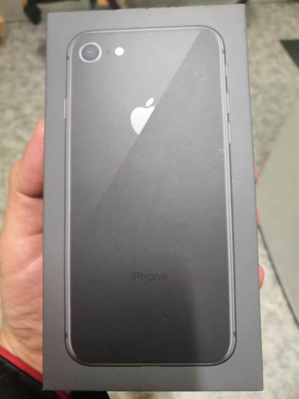 Vendesi iPhone 8 tenuto benissimo