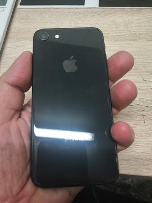 Vendesi iPhone 8 tenuto benissimo - Anteprima 3